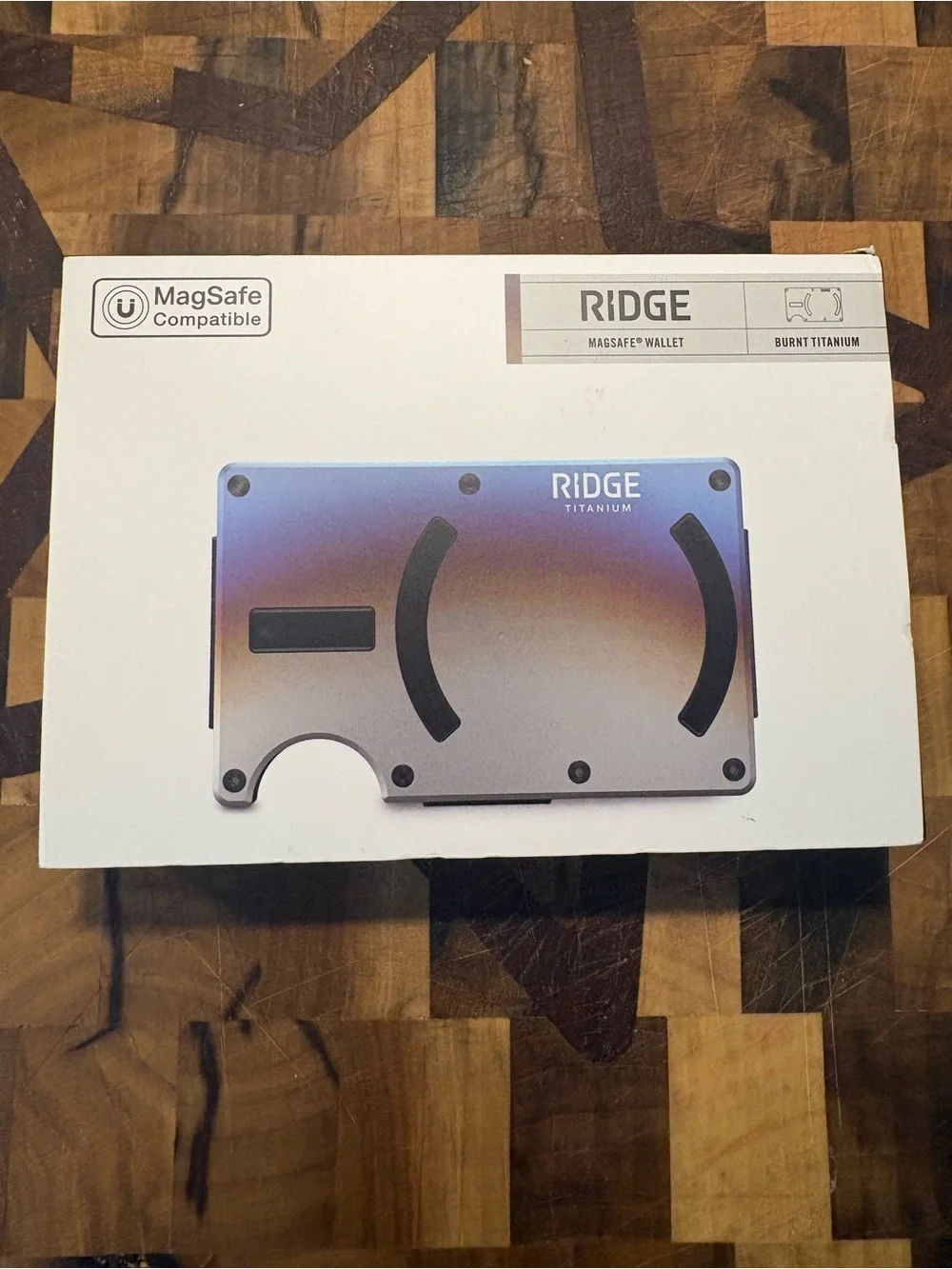 Ridge Burnt Titanium MagSafe-Compatible Money Clip Wallet - Blue/Purple Gradient